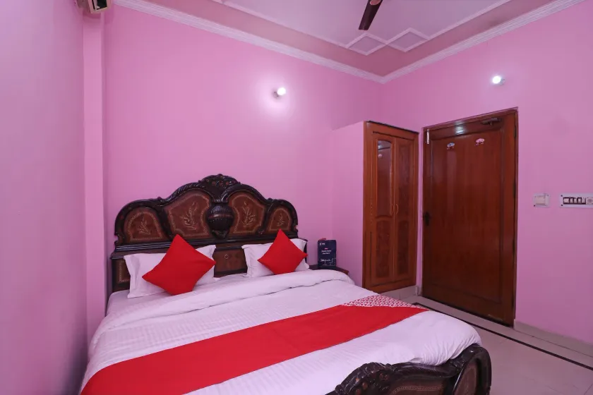 OYO 26906 Hotel Tarang - Image 1