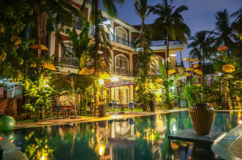 The Coconut House Hotel - Image 1