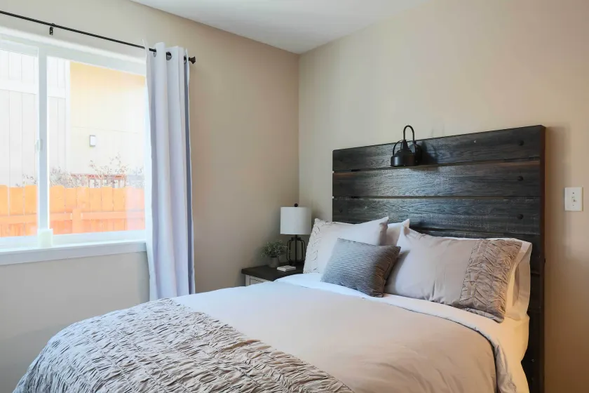 Charming Anchorage Townhouse w/ Fire Pit! - Værelse