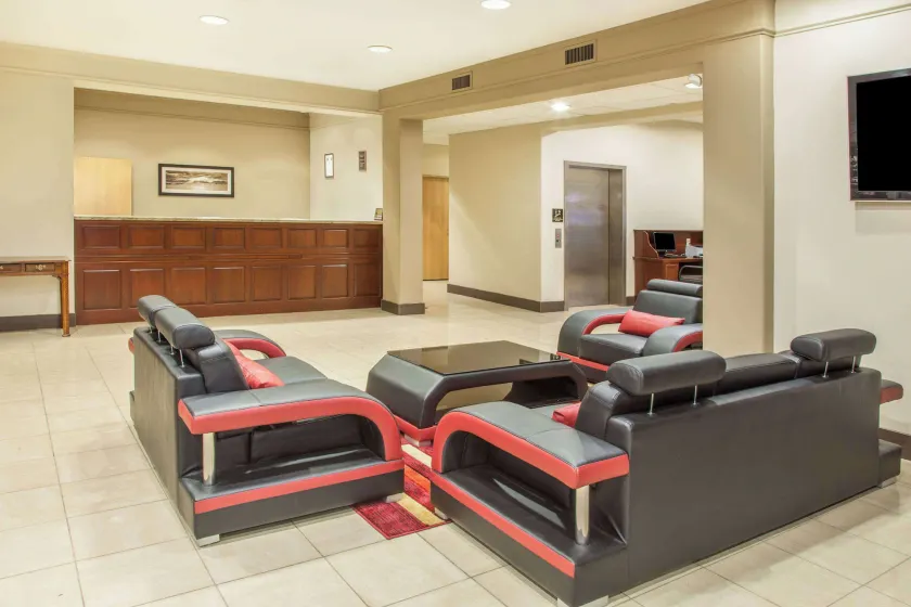 Hawthorn Extended Stay by Wyndham Bloomington - Hall