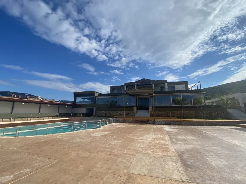 Sozos Inn Hotel - Image 1