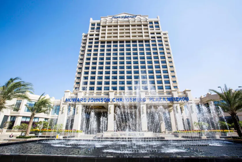 Howard Johnson Changsheng Plaza Meizhou - Image 1