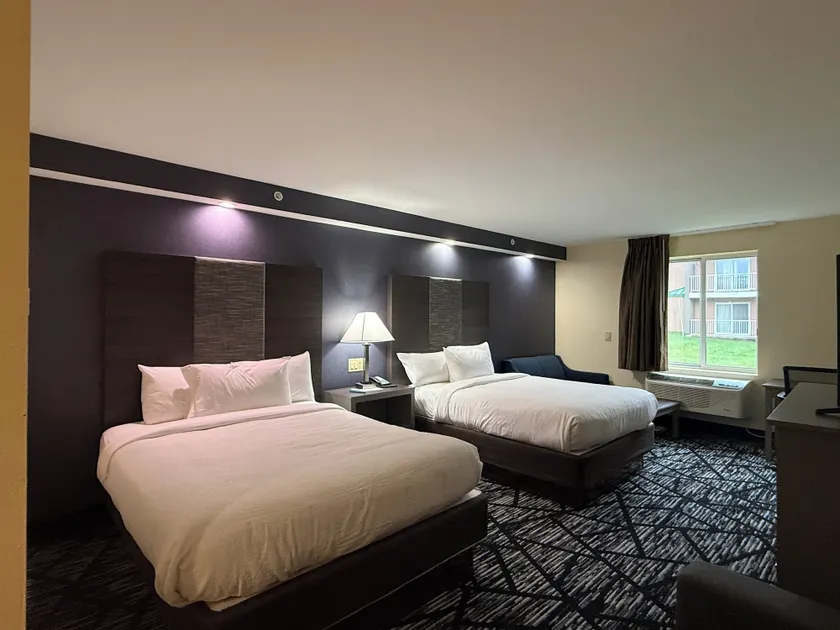 Plymouth Bay Inn - Image 1