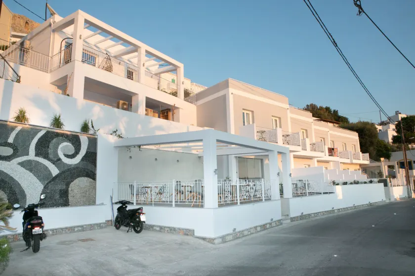 Hyperion Hotel - Image 1