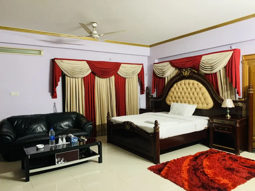 Hotel Heaven Inn - Image 1