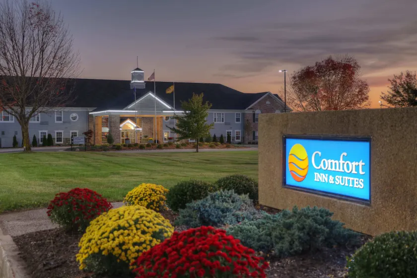 Comfort Inn & Suites and Conference Center - Image 1
