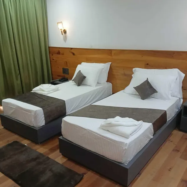 Pines Dirang Homestay - Zimmer