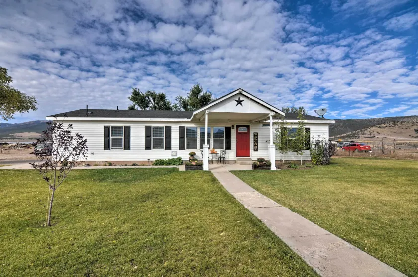 Bright & Beautiful Home, Explore Nat'l Parks! - Image 1
