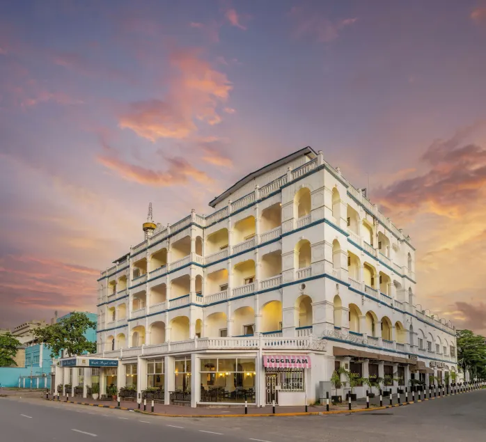 Sentrim Castle Royal Hotel - Image 1