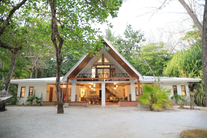 Casa Cecilia Beach Front - Image 1