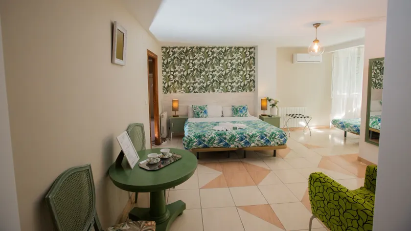 Hostal Escala Suites - Image 1