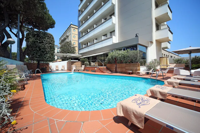 National Hotel - Image 1