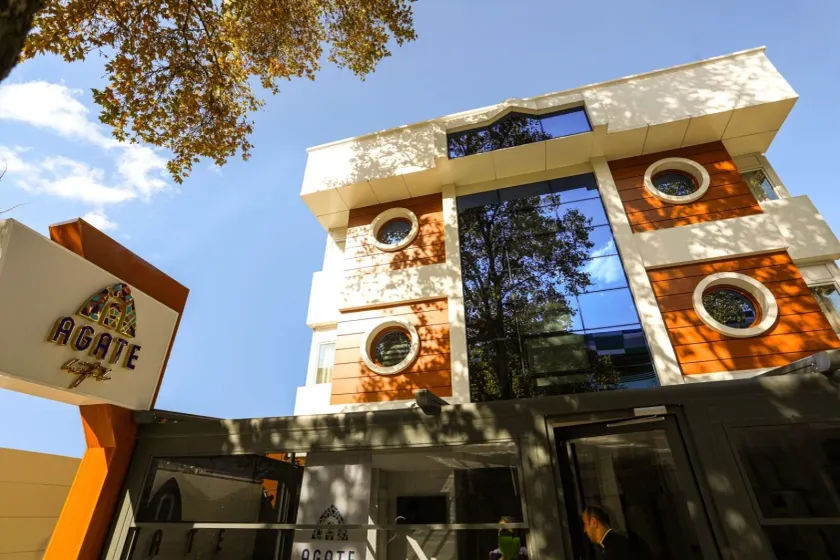 Agate Hotel - Image 1