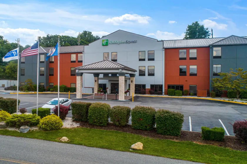 Holiday Inn Express Dublin by IHG - Image 1
