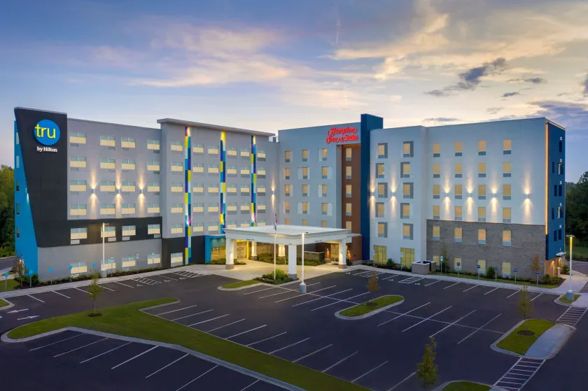 Tru by Hilton Charlotte Airport Lake Pointe - Image 1