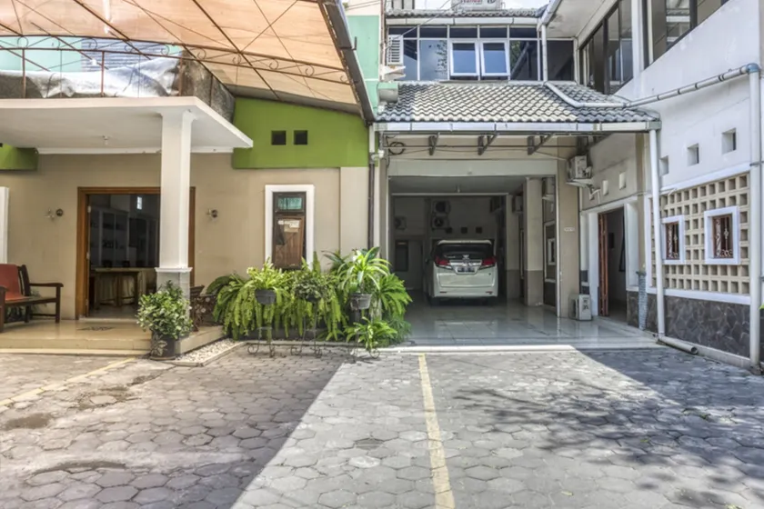 RedDoorz Syariah @ Raya Tajem Maguwo - Image 1