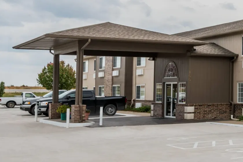 Super 8 by Wyndham Gardner - Image 1