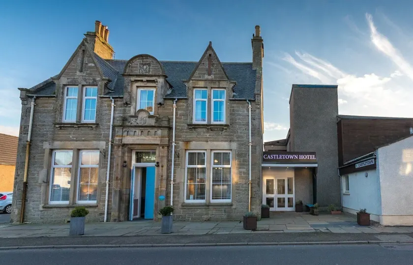 Castletown Hotel - Image 1