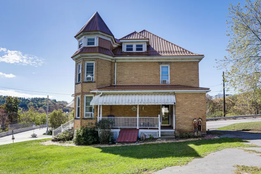 Groups Welcome! Historic Queen Anne Gem in Garrett - Image 1