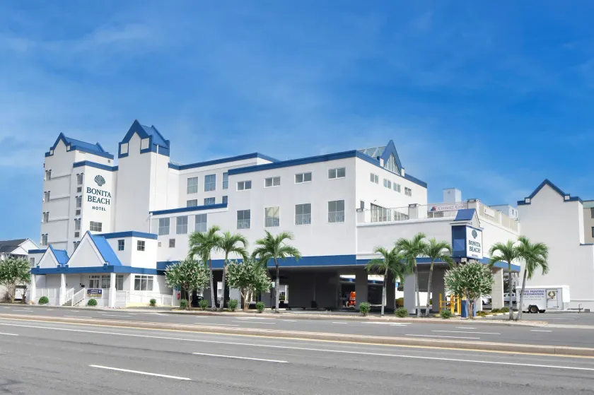Bonita Beach Hotel - Image 1