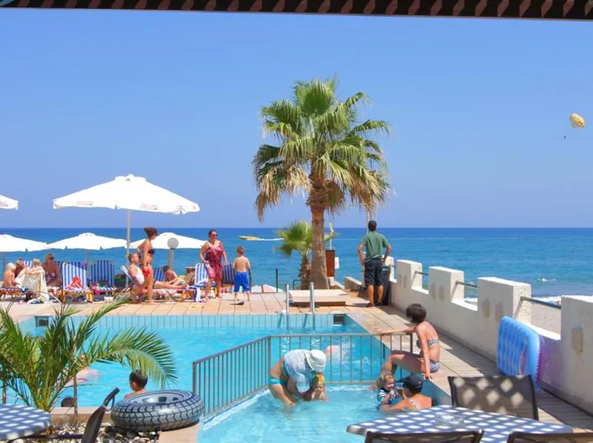 Apartment for 4 Persons, Swimming Pool, Near the Beach - Image 1