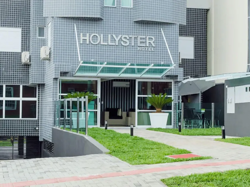 Hollyster Hotel - Image 1