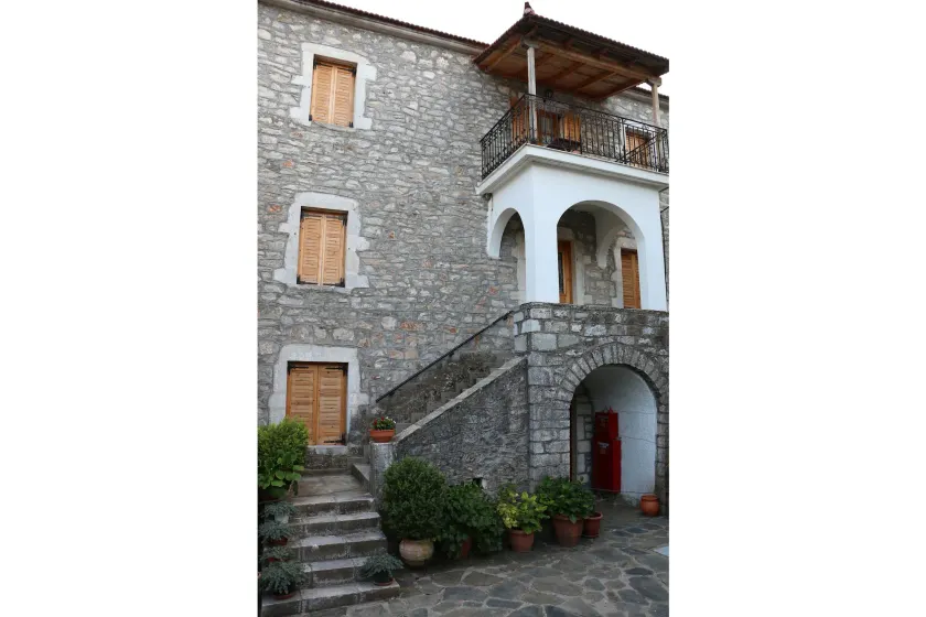 Maleatis Apollo Guesthouse - Image 1