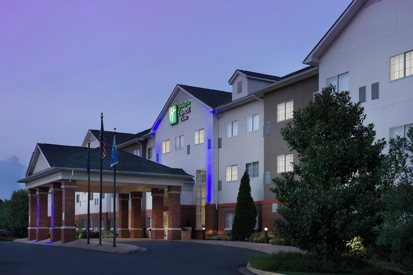 Holiday Inn Express & Suites Charlottesville - Ruckersville by IHG - Image 1