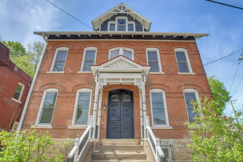 < 1 Mi to Downtown: Historic Dubuque Gem! - Image 1