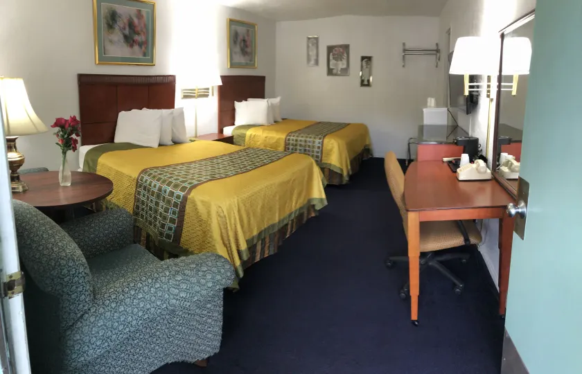 Best Budget Inn - Image 1