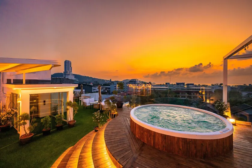 La Vista Patong Hotel - Image 1
