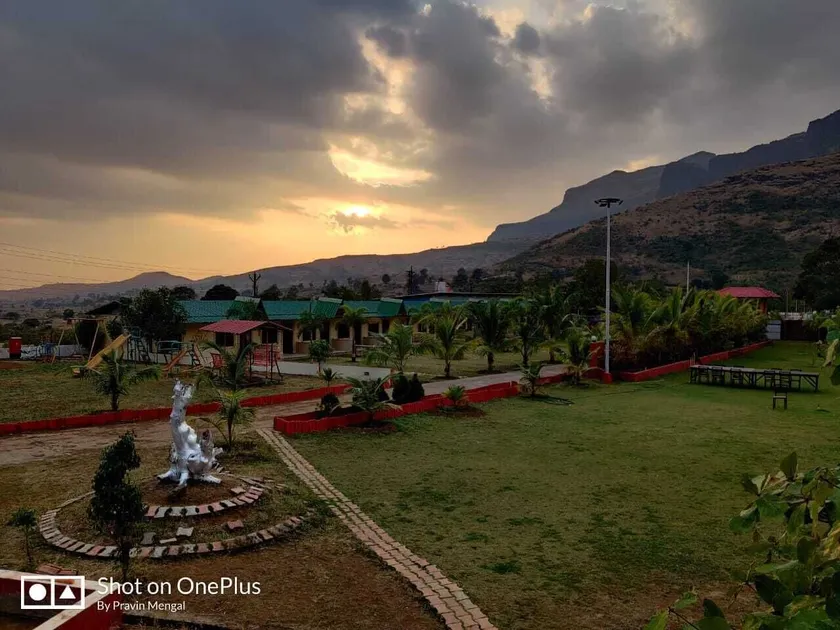 Twin Mountain Resort - Image 1