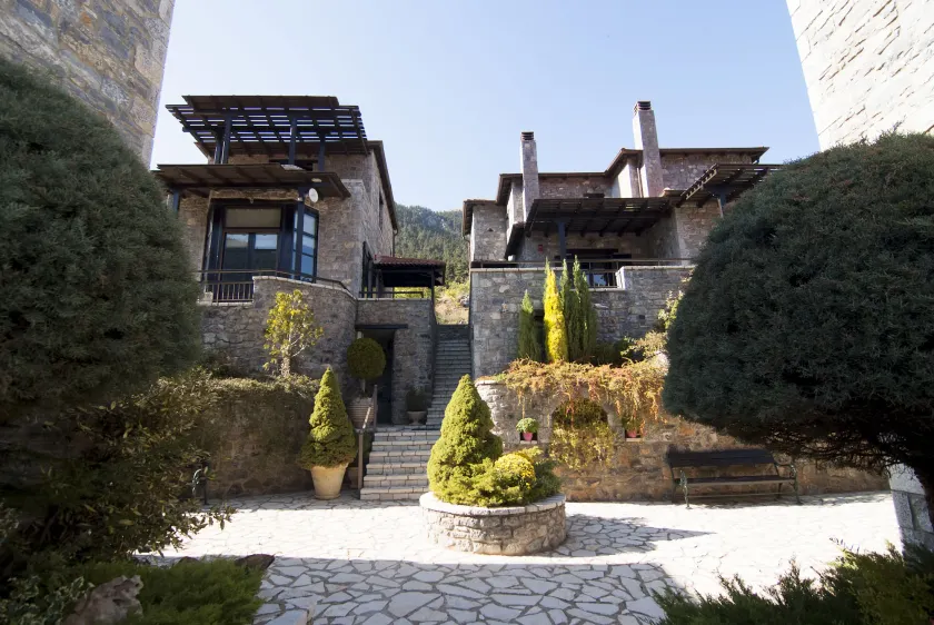 Ostra Menalon Luxury Suites - Image 1
