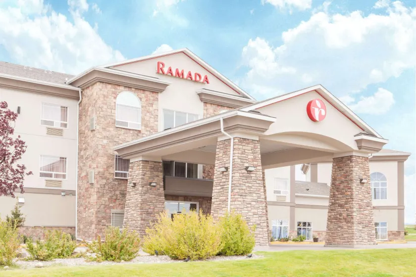 Ramada by Wyndham Pincher Creek - Image 1