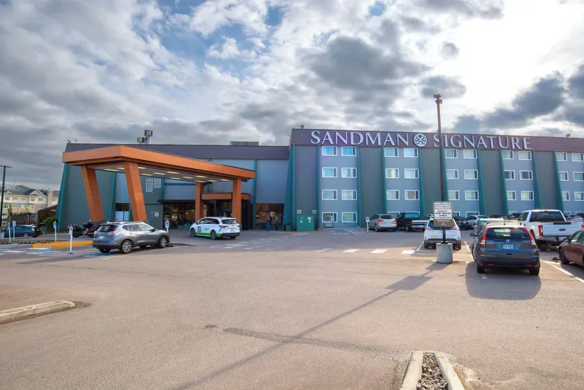 Sandman Signature Lethbridge Lodge - Image 1