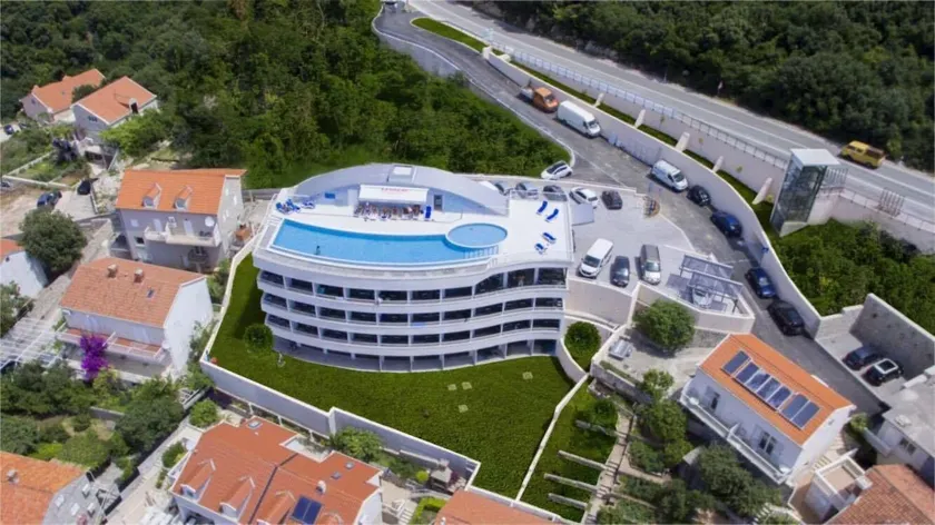 Villa Paradiso 2 - Image 1