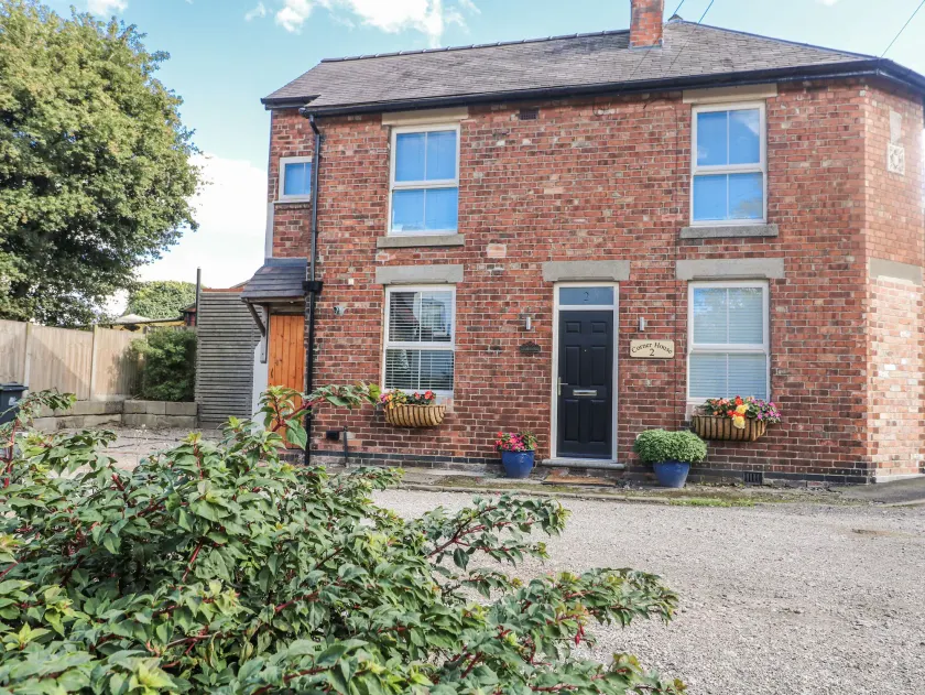 Corner House Cottage - Image 1