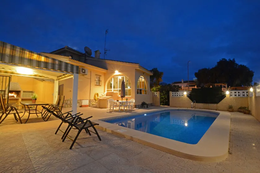 Stor villa med privat pool, för familjer. 8 personer - Image 1