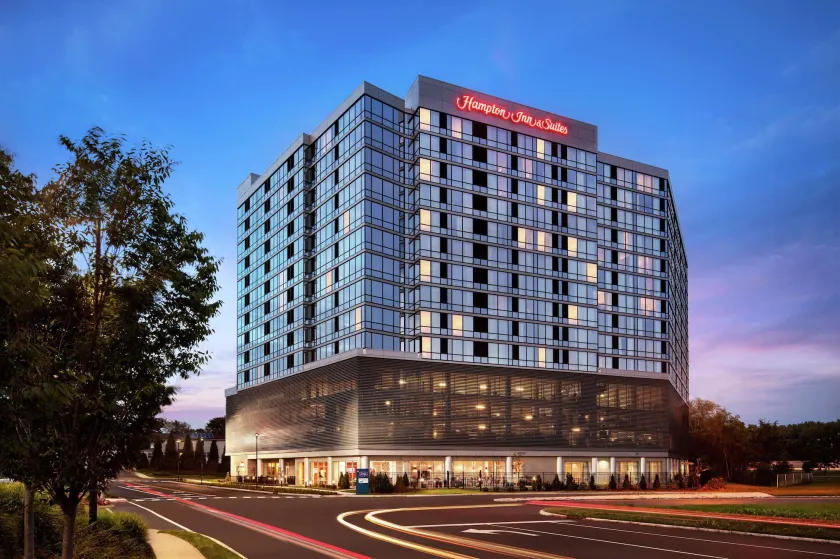 Hampton Inn & Suites Teaneck Glenpointe - Image 1