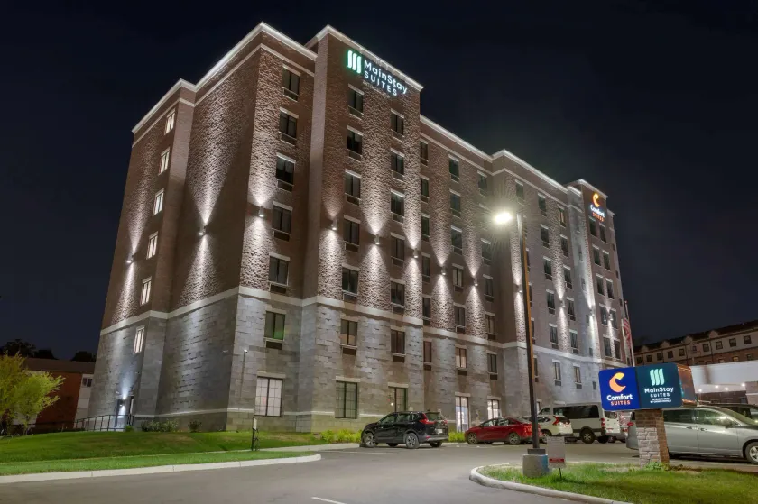 Comfort Suites Cincinnati University - Downtown - Image 1
