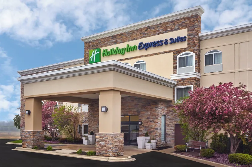 Holiday Inn Express & Suites Chicago-Libertyville by IHG - Image 1