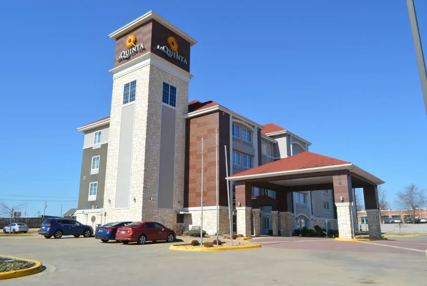 La Quinta Inn & Suites by Wyndham Little Rock - Bryant - Image 1