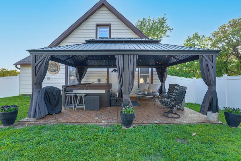 Missouri Wine Country Retreat w/ Hot Tub & BBQ - Image 1