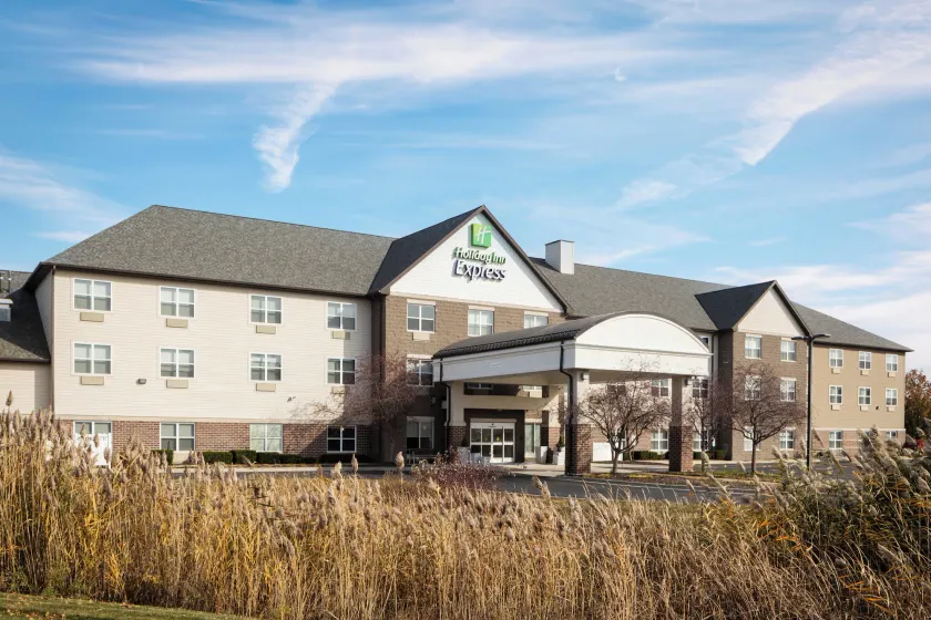 Holiday Inn Express & Suites - Green Bay East by IHG - Image 1
