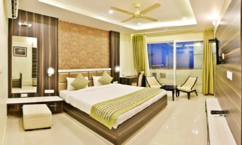 Hotel Opulence - Image 1