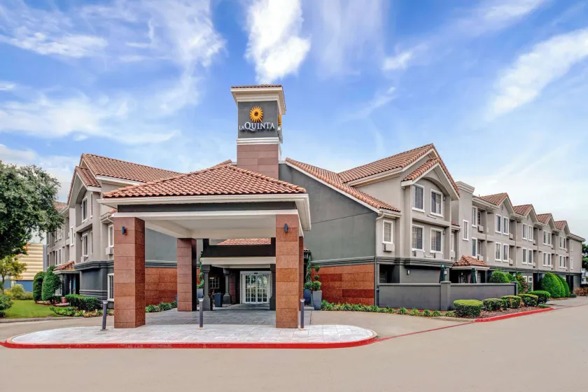 La Quinta by Wyndham Dallas DFW Airport North - Image 1