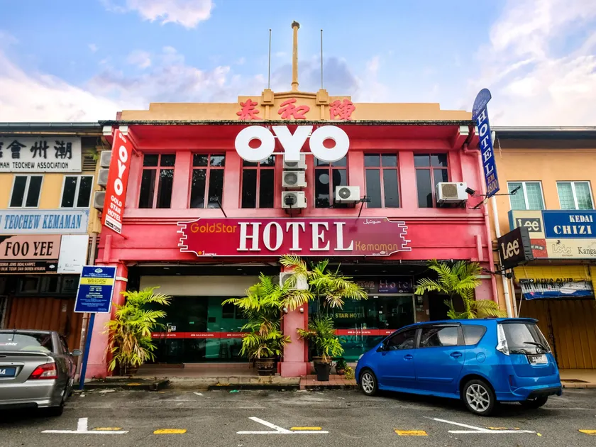 OYO 850 Gold Star Hotel - Image 1
