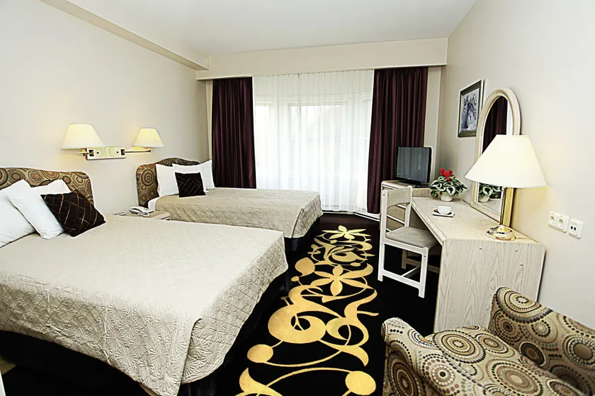 Airport Hotel Mara - Image 1