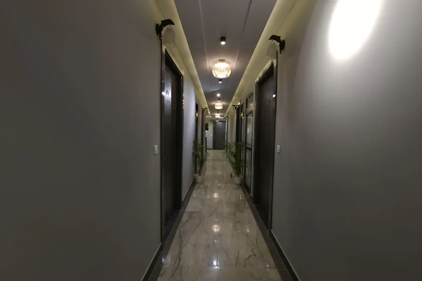 Hotel Adhiraja Palace - Image 1