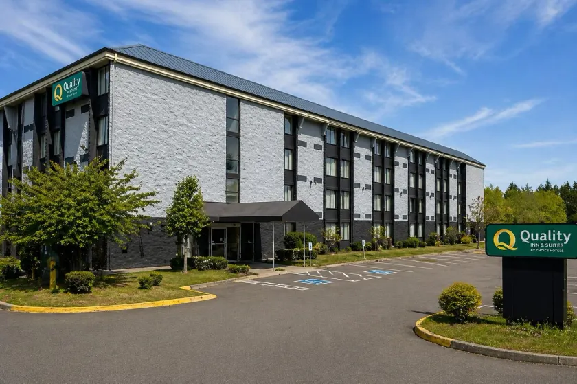 Quality Inn & Suites Everett - Image 1